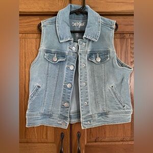 Cat and Jack Lt Wash Denim Vest Girls Size M (7/8)